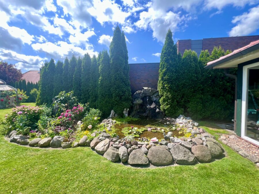 Friesische Gemütlichkeit unter Reet - Kauf mit Vermietungsgarantie - Garten (32891)