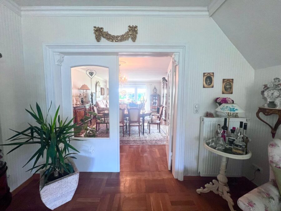 Friesische Gemütlichkeit unter Reet - Kauf mit Vermietungsgarantie - Durchgangs zum Wohnzimmer (32881)