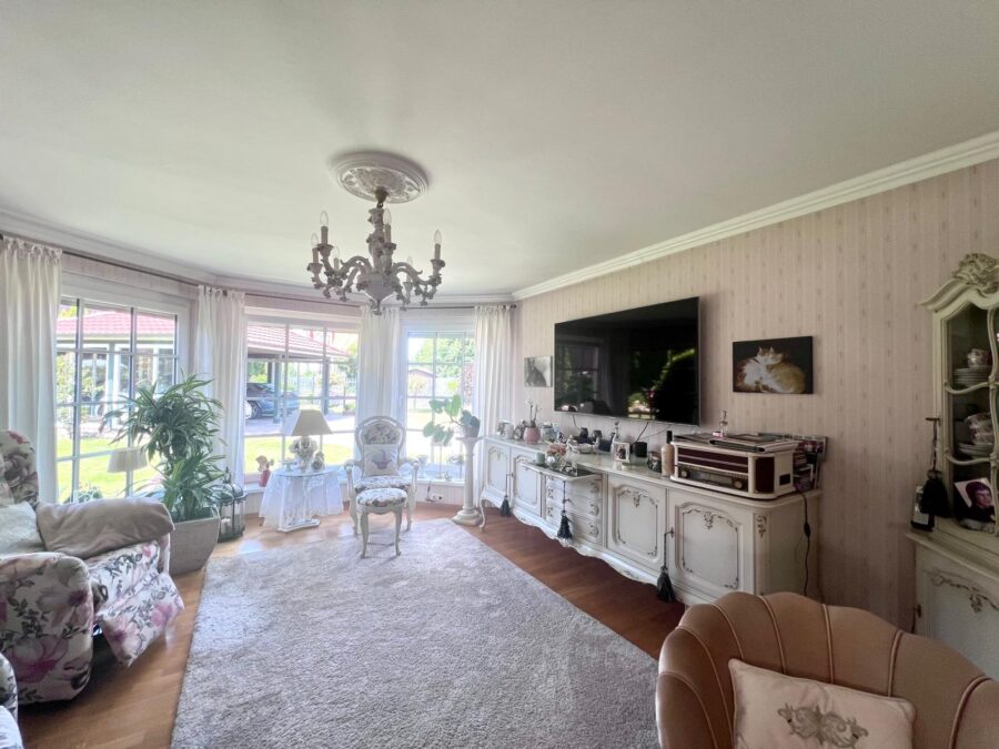 Friesische Gemütlichkeit unter Reet - Kauf mit Vermietungsgarantie - Erker (32884)