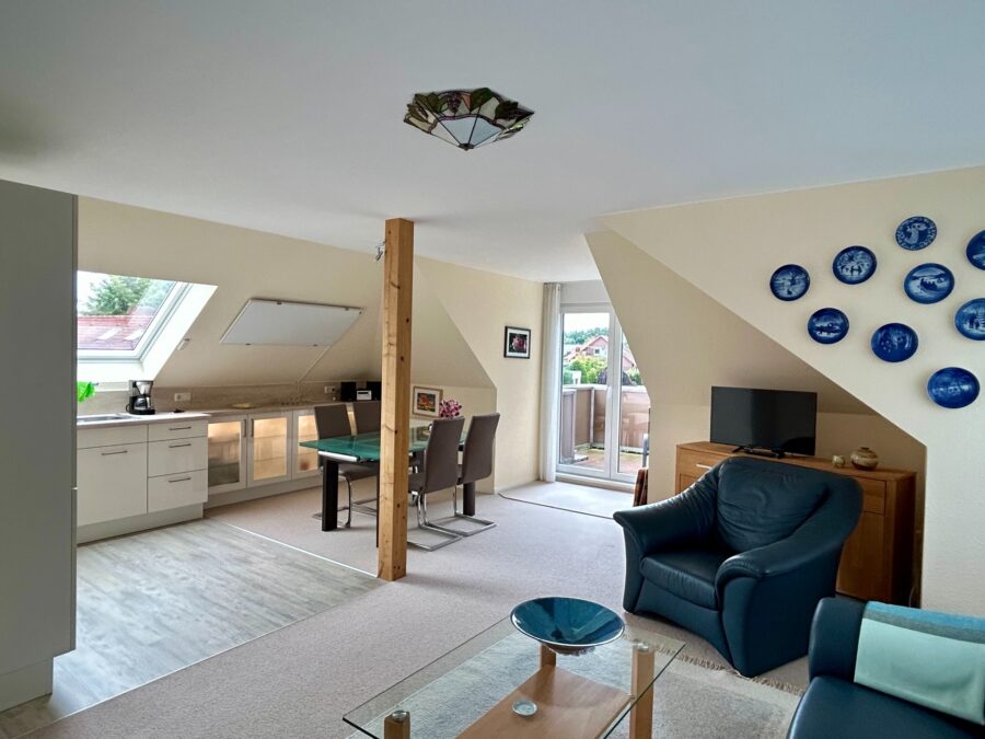 Möblierte 2-Zimmer-Wohnung in idyllischer Lage Varels zur Miete, 26316 Varel, Dachgeschosswohnung