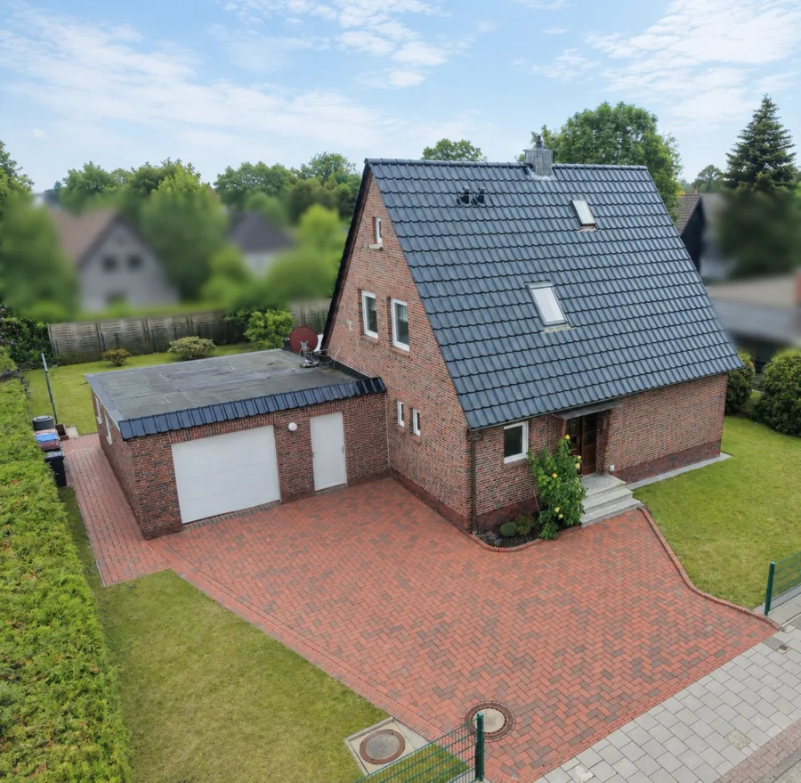 Familienfreundliches Einfamilienhaus in Dangastermoor! - Frontansicht (50471)