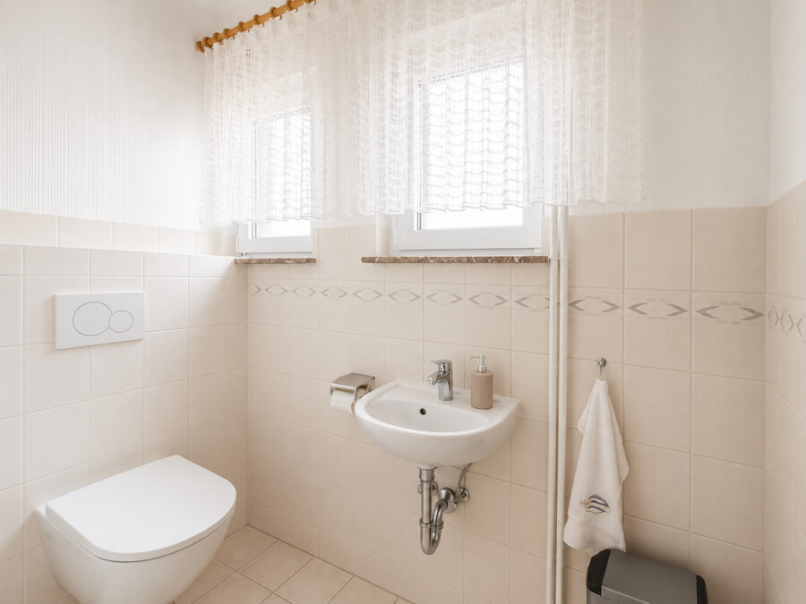 Familienfreundliches Einfamilienhaus in Dangastermoor! - Gäste-WC (43901)