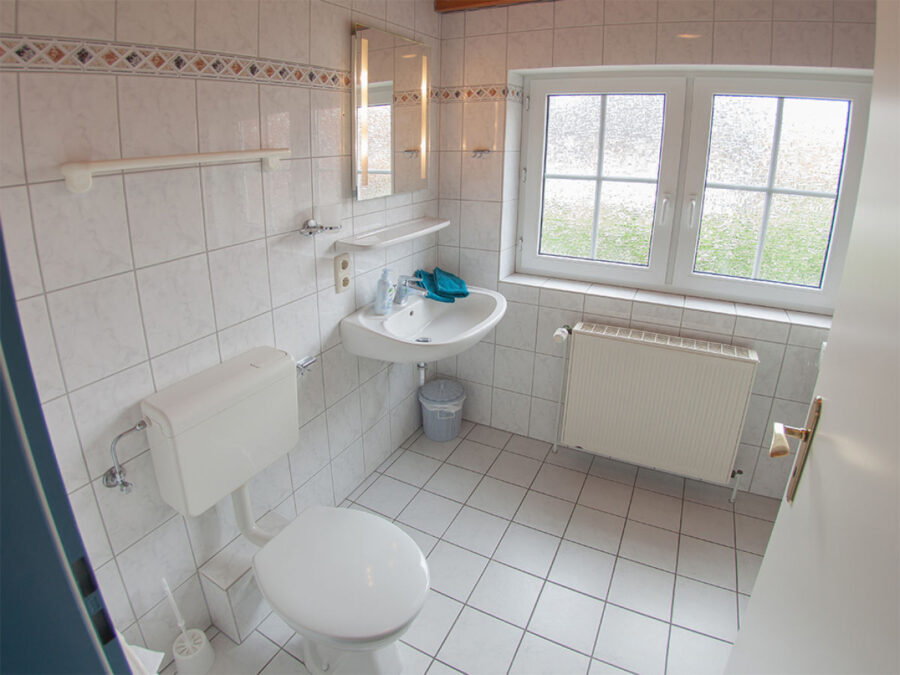 Reihenendhaus im Herzen von Dangast - fensterduschbad-hell-gefliest (34392)