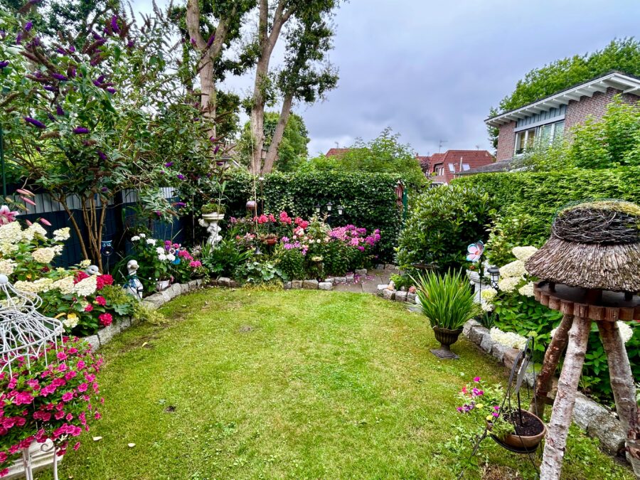 Ruhige Lage trifft Rendite: festvermietetes Reihenhaus in Dangast - Garten (32982)