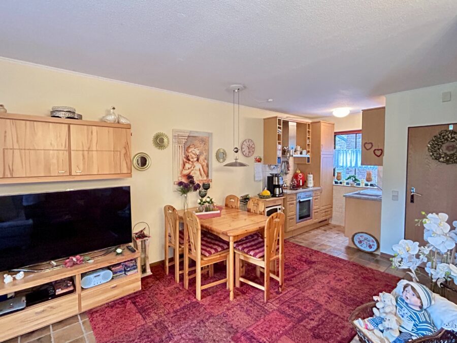 Ruhige Lage trifft Rendite: festvermietetes Reihenhaus in Dangast - Essbereich (32984)