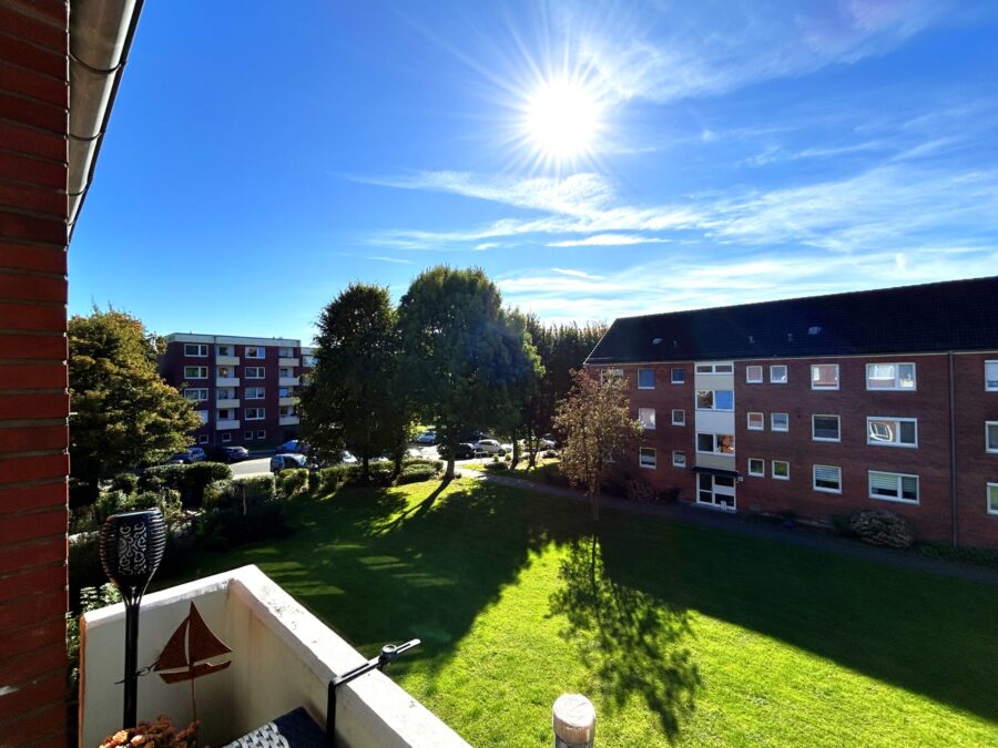 Helle, modernisierte Wohnung mit Balkon- Ihr neues Zuhause in Nordenham - Südseite-Balkonaussicht (35535)