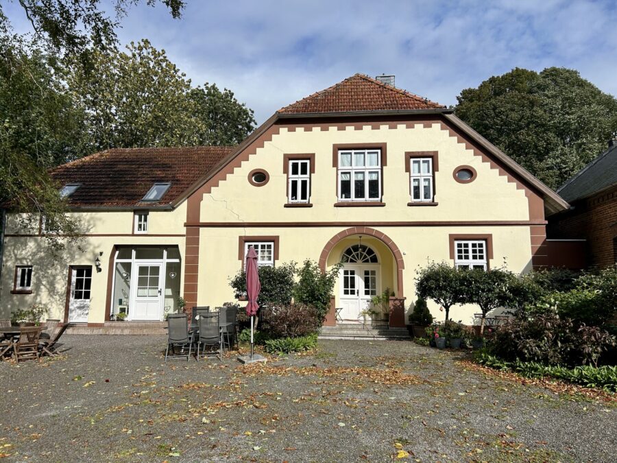 Wohnen mit Weitblick – stilvolle Wohnung in ländlicher Lage- Miete, 26349 Jade, Wohnung