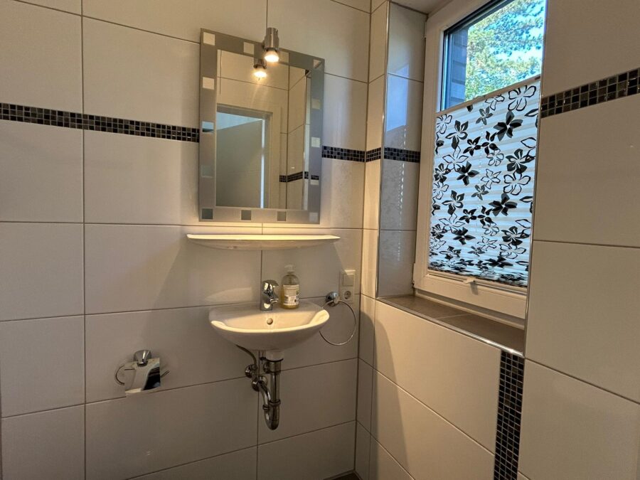 Moderne Ferienwohnung - strandnah in Dangast - Gäste-WC (34458)