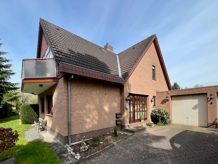 Attraktives Zweifamilienhaus mit großem Garten!, 26180 Rastede, Zweifamilienhaus