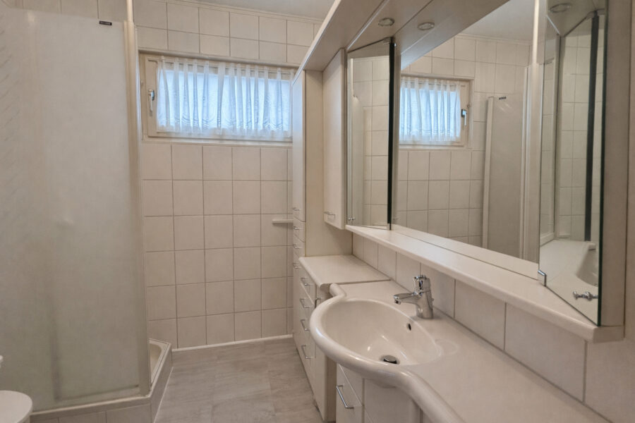 Traumhaftes Grundstück mit Altbestand - Top Lage vom Nordseebad Dangast - Badezimmer virtuell geleert (43503)