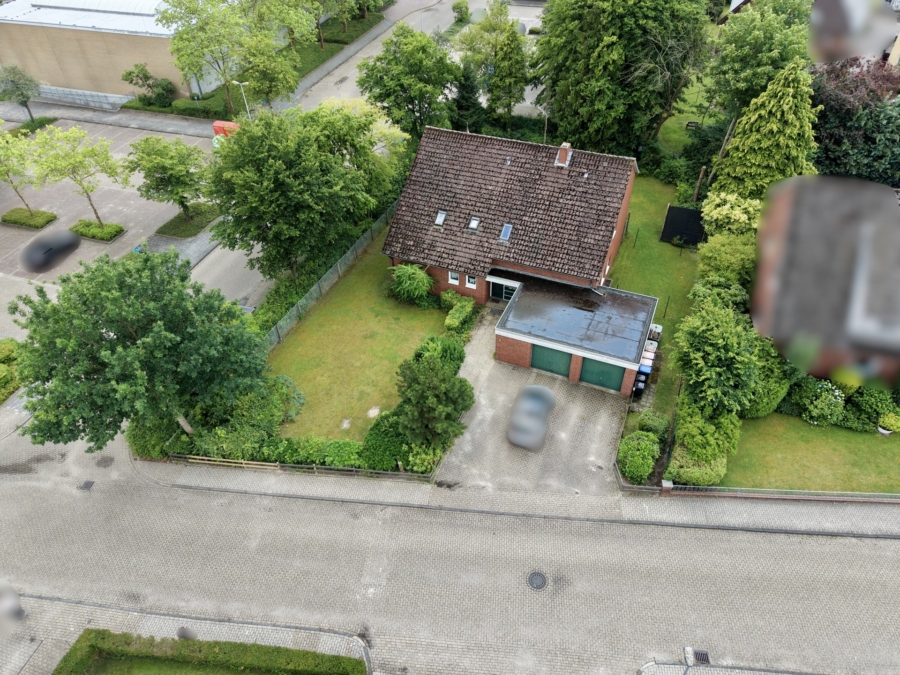 Zweifamilienhaus mit vermieteten Wohneinheiten auf großzügigem Grundstück - Arngaster Str. 5 (45835)