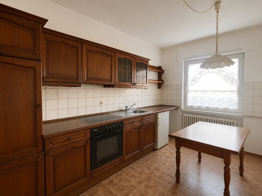 Zweifamilienhaus mit vermieteten Wohneinheiten auf großzügigem Grundstück - Küche (45848)