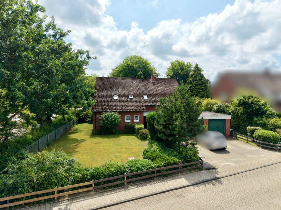 Zweifamilienhaus mit vermieteten Wohneinheiten auf großzügigem Grundstück - Arngaster Str. 5 (45832)