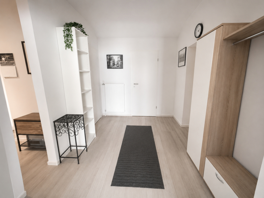Zweifamilienhaus mit vermieteten Wohneinheiten auf großzügigem Grundstück - Flur (45844)