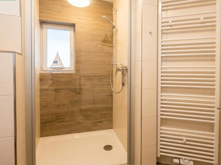 Exklusives Ferienhaus im Ferienpark Sehestedt - Badezimmer (41807)