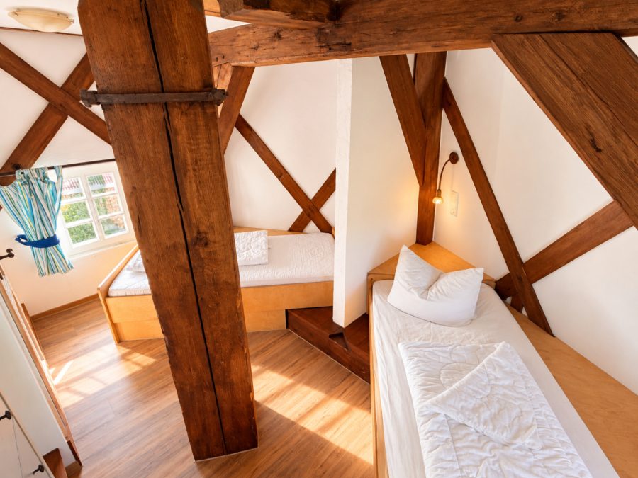 Einzigartige Ferienimmobilie- historische Mühle in Westerbur - Schlafen 2. OG (49385)