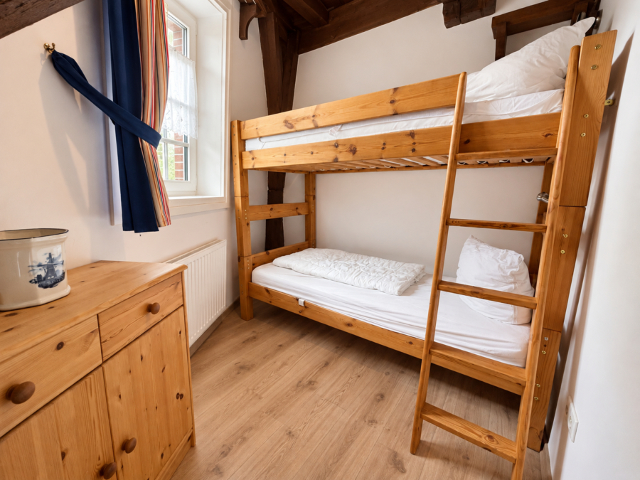 Einzigartige Ferienimmobilie- historische Mühle in Westerbur - Schlafzimmer EG (49374)