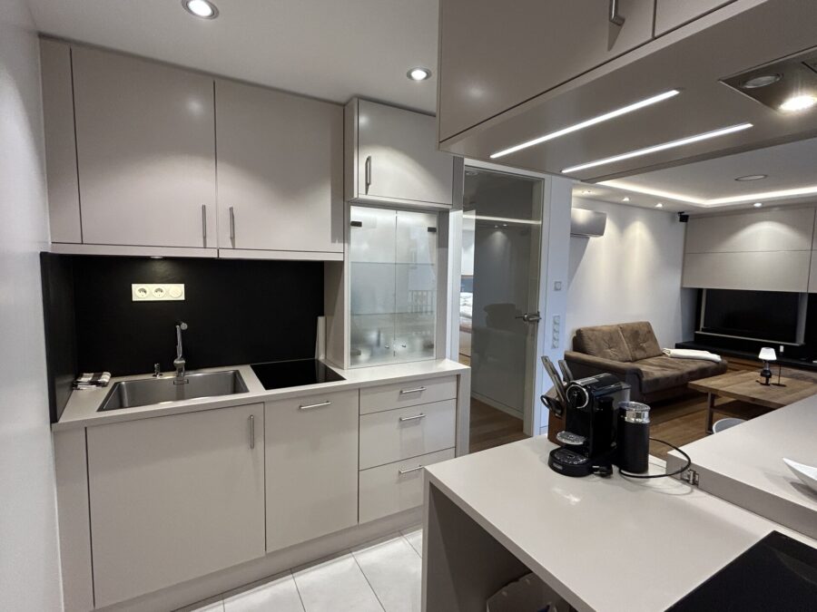 Nordseeinsel Norderney - Stadthaus im Zentrum mit Gewerbe + Ferienwohnungen + Penthouse - Penthouse - Küche (37204)