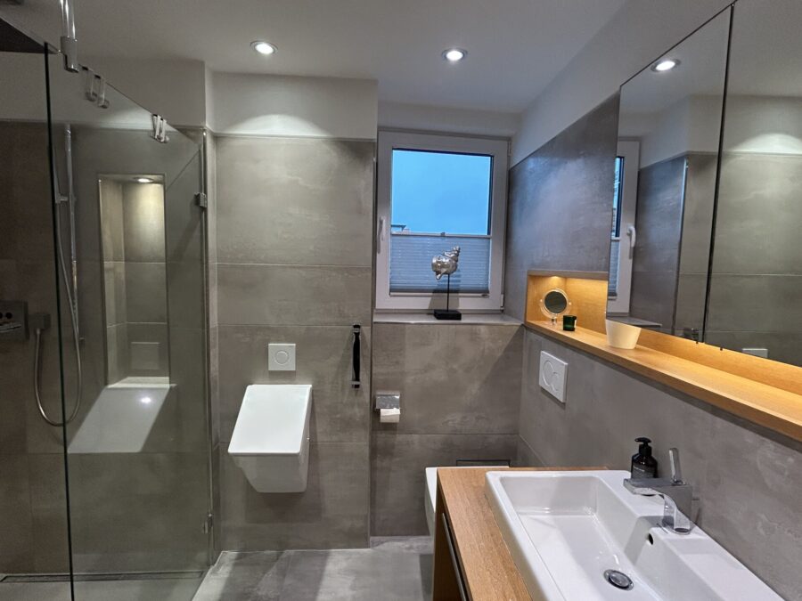 Nordseeinsel Norderney - Stadthaus im Zentrum mit Gewerbe + Ferienwohnungen + Penthouse - Penthouse - Badezimmer (37206)