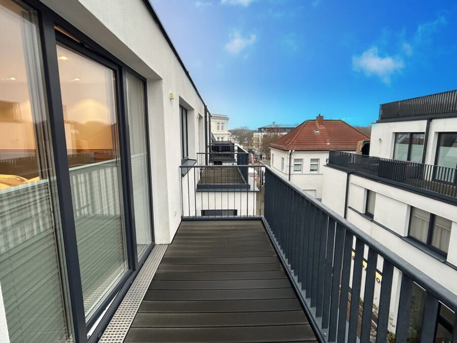 Nordseeinsel Norderney - Stadthaus im Zentrum mit Gewerbe + Ferienwohnungen + Penthouse - Penthouse - Balkon (37209)