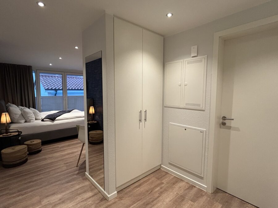 Nordseeinsel Norderney - Stadthaus im Zentrum mit Gewerbe + Ferienwohnungen + Penthouse - Whg. 1 - Eingangsbereich (37210)