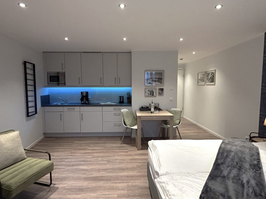 Nordseeinsel Norderney - Stadthaus im Zentrum mit Gewerbe + Ferienwohnungen + Penthouse - Whg. 1 - Wohn- und Essbereich (37212)