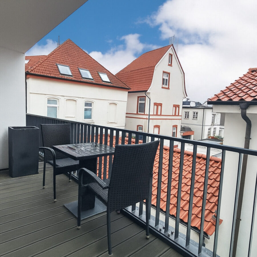 Nordseeinsel Norderney - Stadthaus im Zentrum mit Gewerbe + Ferienwohnungen + Penthouse - Whg. 1 - Balkon (37214)