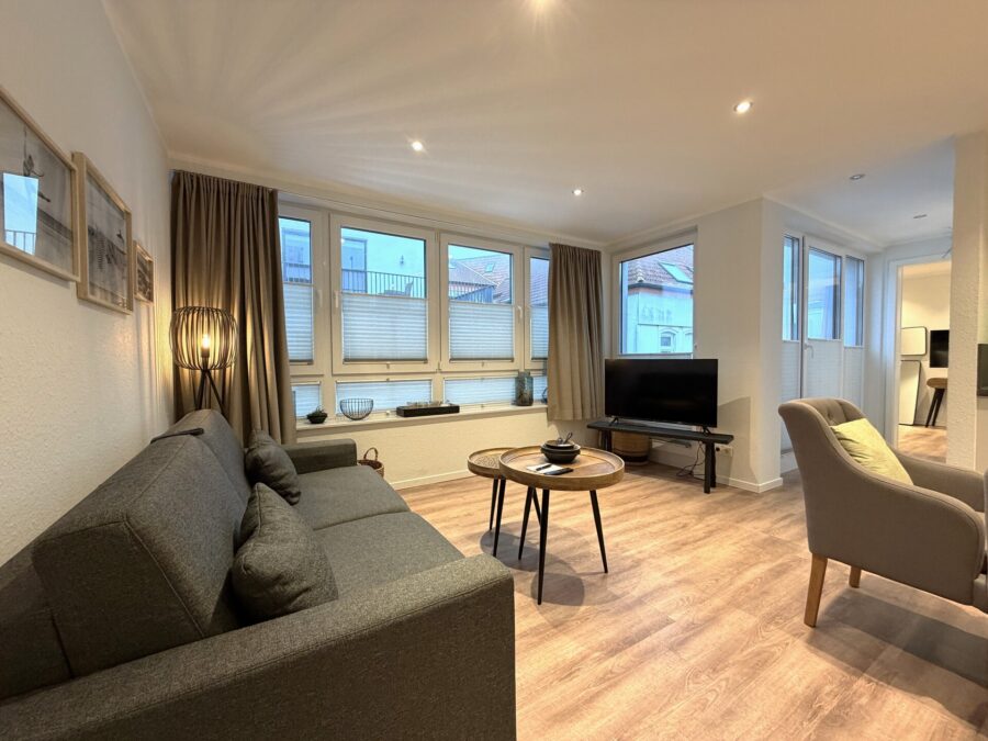 Nordseeinsel Norderney - Stadthaus im Zentrum mit Gewerbe + Ferienwohnungen + Penthouse - Whg. 2 - Wohn- und Essbereich (37215)