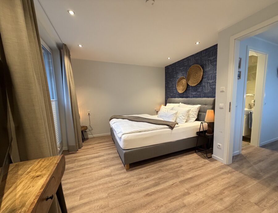 Nordseeinsel Norderney - Stadthaus im Zentrum mit Gewerbe + Ferienwohnungen + Penthouse - Whg. 2 - Schlafzimmer (37217)