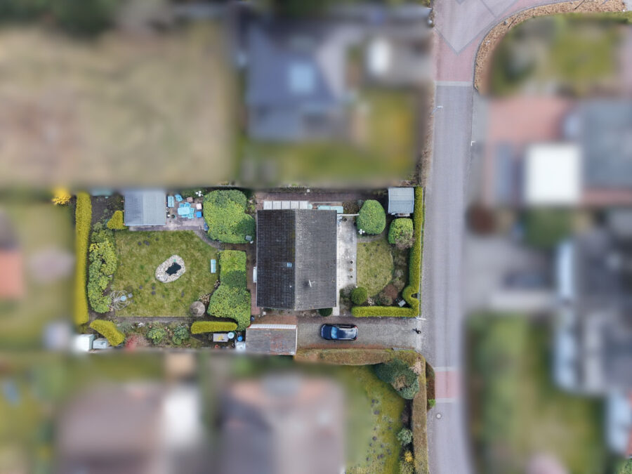 Großes Potenzial in Top-Lage: Sanierungsbedürftiges Haus auf traumhaftem Grundstück in Dangast - Drohne (40354)