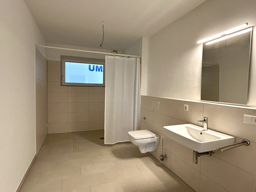 Wohnen am Urwald - 17 moderne Eigentumswohnungen in Neuenburg - Badezimmer WE 4 (38607)