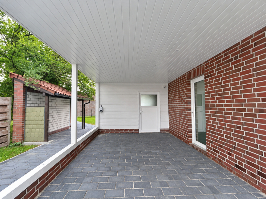 Neubau trifft Energieeffizienz: Moderne Doppelhaushälfte in Zetel - Carport (48891)