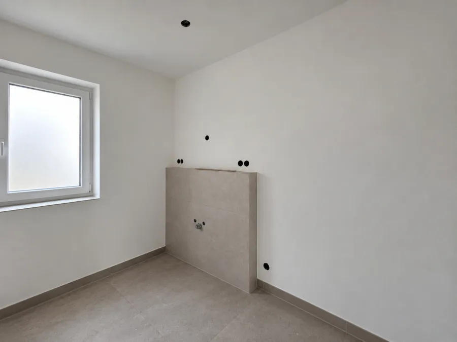 Neubau trifft Energieeffizienz: Moderne Doppelhaushälfte in Zetel - Badezimmer (50622)