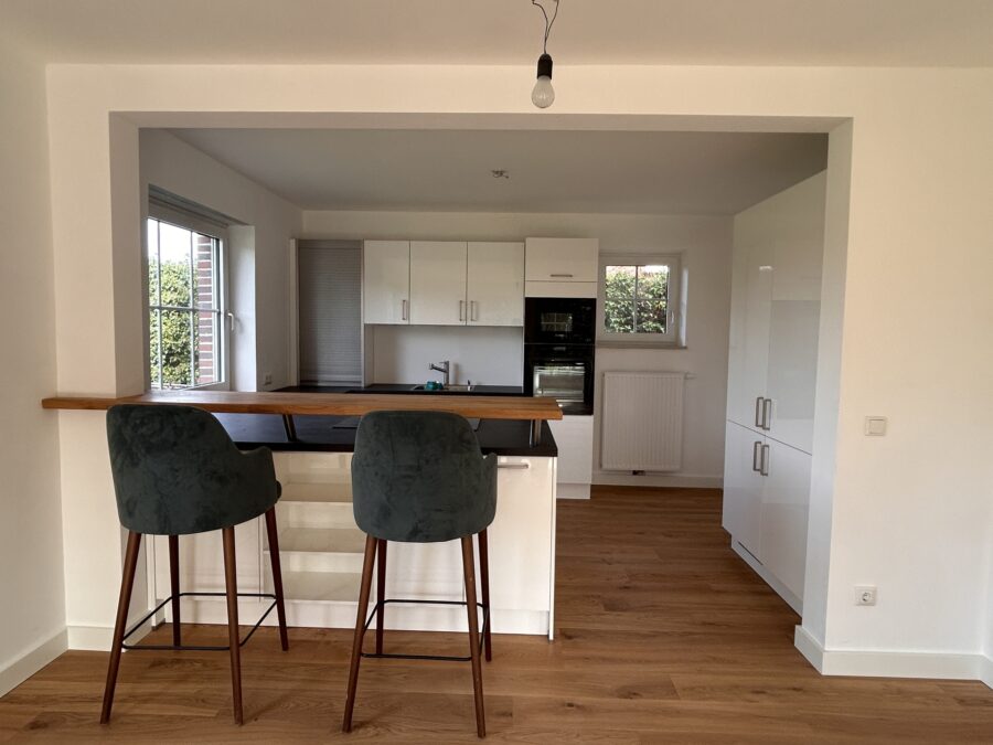 Modernisierte Erdgeschosswohnung mit Terrasse und freiem Blick in Dangast - Küche (39203)
